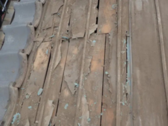 劣化した屋根下地